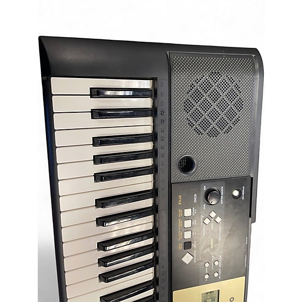 Used Yamaha YPT220 Portable Keyboard