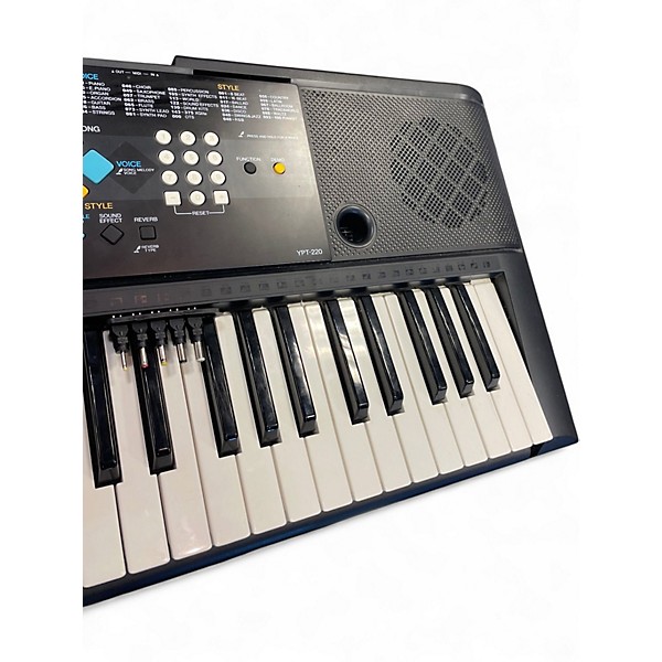 Used Yamaha YPT220 Portable Keyboard
