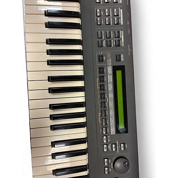 Used Roland xp-30 Synthesizer