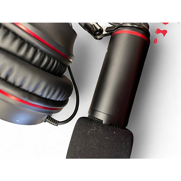 Used Focusrite 2i2 Studio Bundle Audio Interface