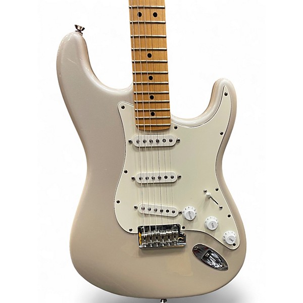 Used 2008 Fender STRATOCASTER Metallic Silver Solid Body Electric Guitar