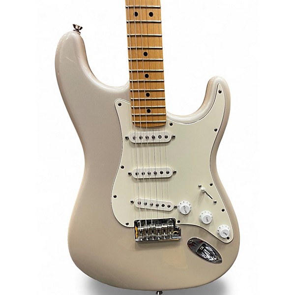 Used 2008 Fender STRATOCASTER Metallic Silver Solid Body Electric Guitar