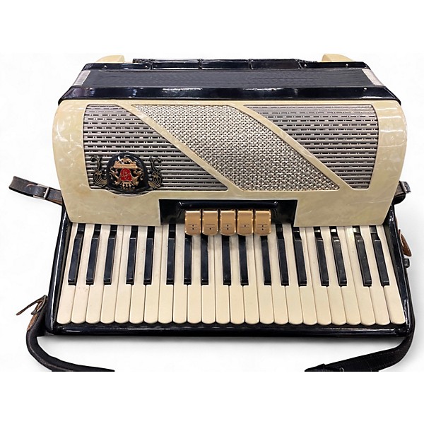 Used Royal Standard 121 45 Accordion