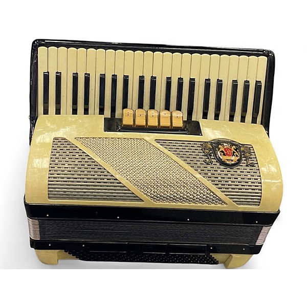 Used Royal Standard 121 45 Accordion