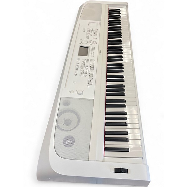 Used Yamaha DGX 670 WH