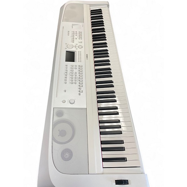 Used Yamaha DGX 670 WH