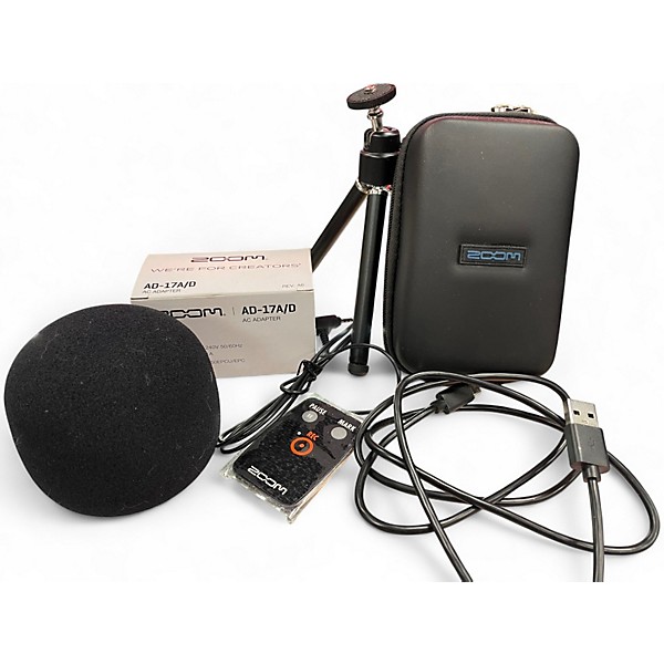 Used Zoom Q2N-4K w/ Accessory Pack Video Recorder