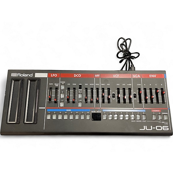 Used Roland JU06 Synthesizer
