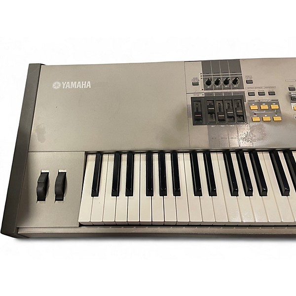 Used Yamaha Motif 8 88 Key Keyboard Workstation