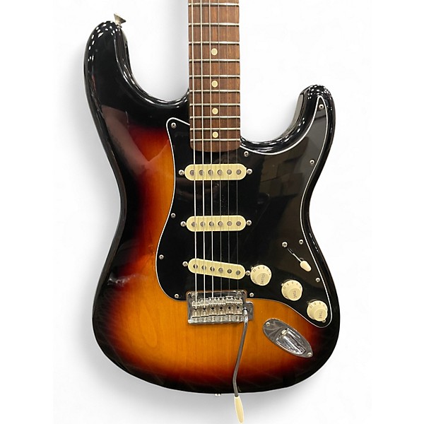 Used Fender Classic Series '60s Stratocaster 3 Color Sunburst Solid Body Electric Guitar