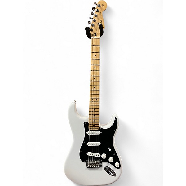 Used 2022 Fender Player Stratocaster Polar White Solid Body Electric Guitar