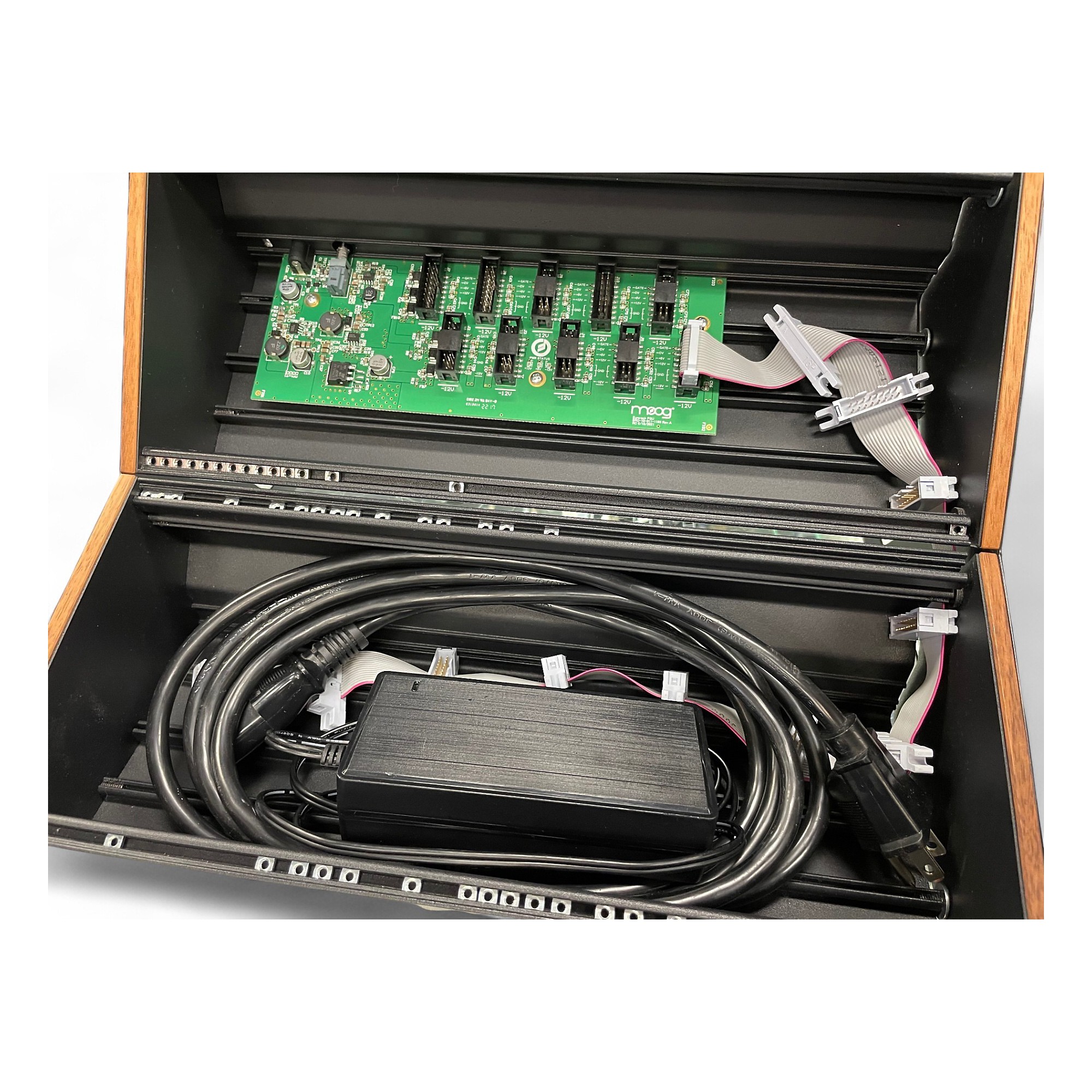 Used Moog POWERED EURORACK CASE 60 HP Synthesizer | Guitar Center