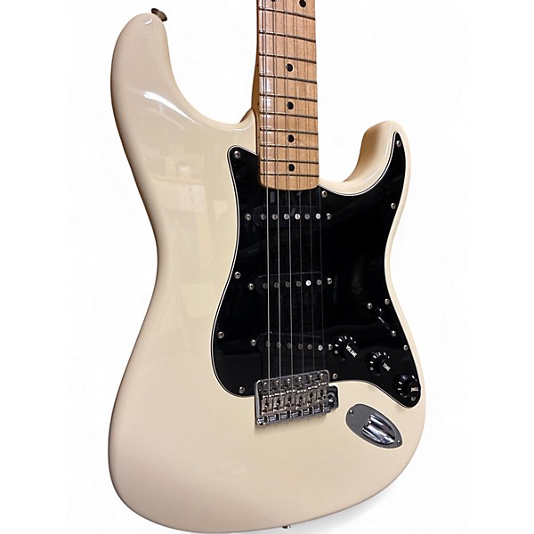Used 2006 Fender Classic Series '70s Stratocaster Olympic White Solid Body Electric Guitar