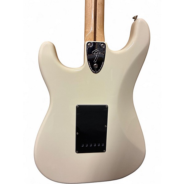 Used 2006 Fender Classic Series '70s Stratocaster Olympic White Solid Body Electric Guitar