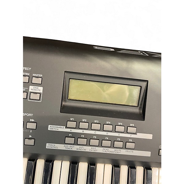 Used Yamaha MOXF6 61 Key Keyboard Workstation