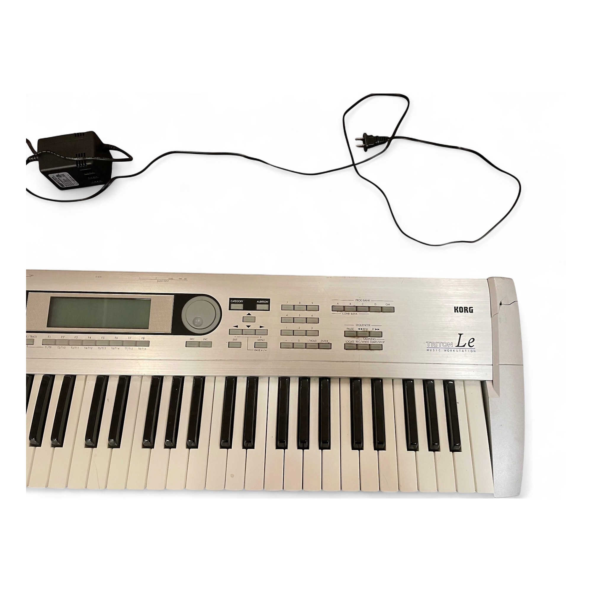 Used KORG Triton Le 61 Key Keyboard Workstation | Guitar Center