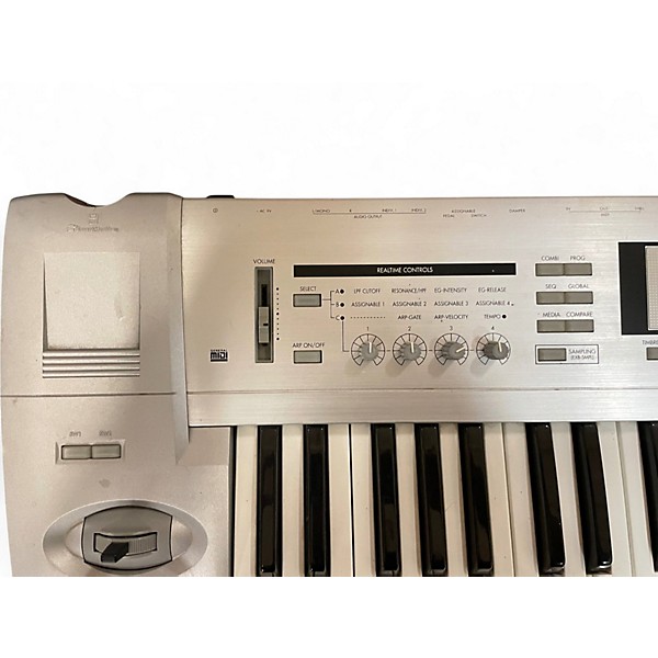 Used KORG Triton Le 61 Key Keyboard Workstation