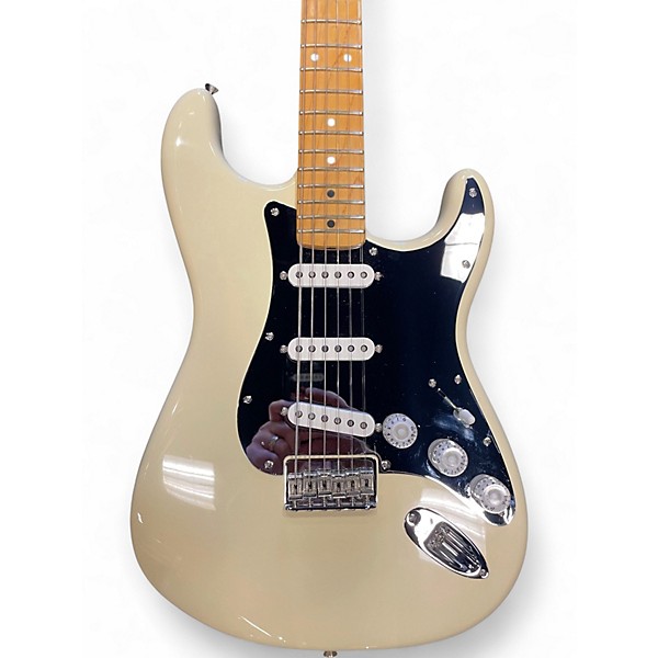 Used Fender NILE ROGERS HITMAKER Olympic White Solid Body Electric Guitar