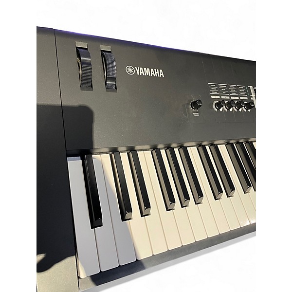 Used Yamaha MX88BK Synthesizer