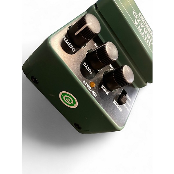Used Behringer CS400 Compressor Sustainer Effect Pedal