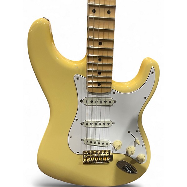 Used Fender Artist Series Yngwie Malmsteen Stratocaster Vintage White Solid Body Electric Guitar