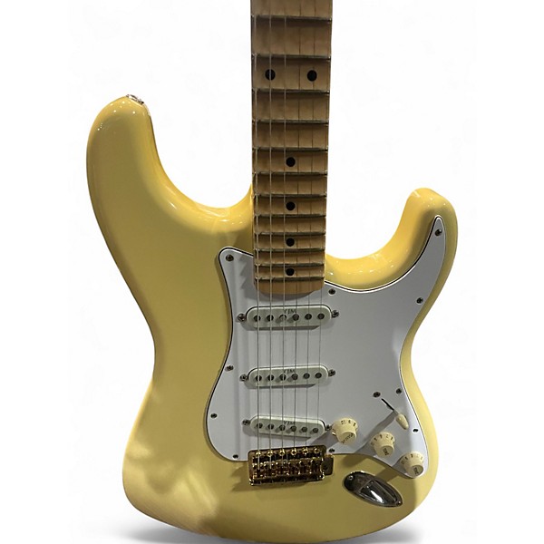Used Fender Artist Series Yngwie Malmsteen Stratocaster Vintage White Solid Body Electric Guitar