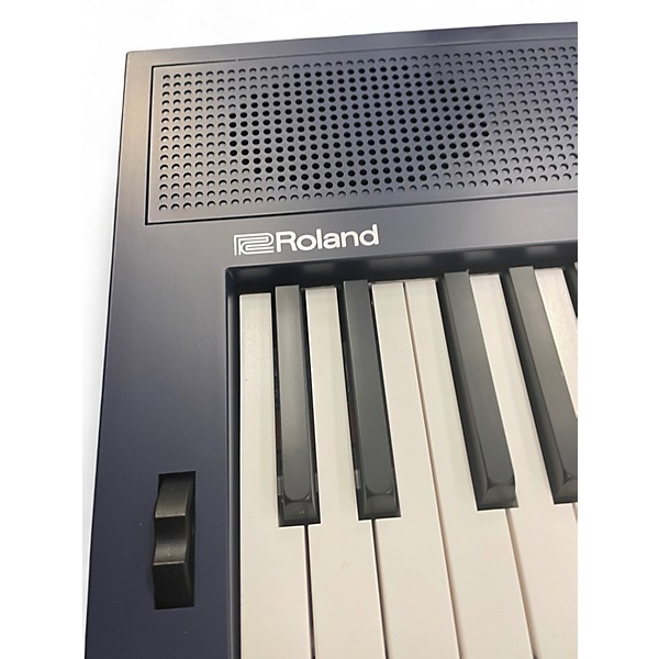 Used Roland go:keys 3 Keyboard Workstation