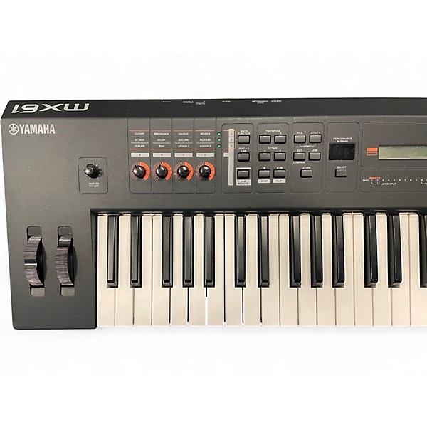 Used Yamaha MX61 61 Key Keyboard Workstation