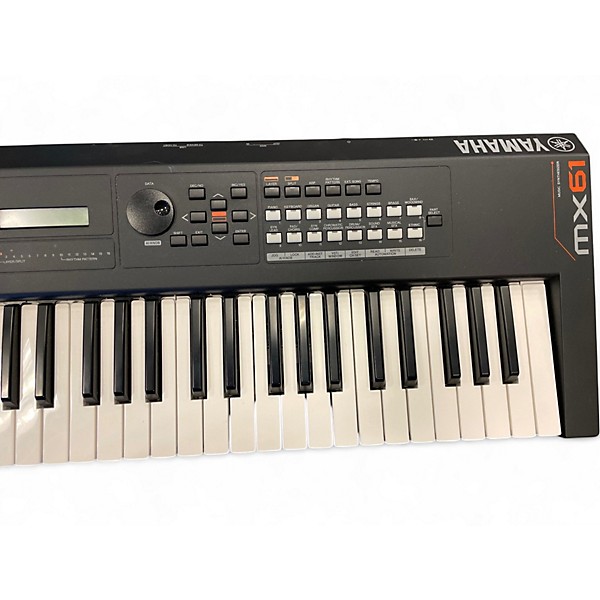 Used Yamaha MX61 61 Key Keyboard Workstation