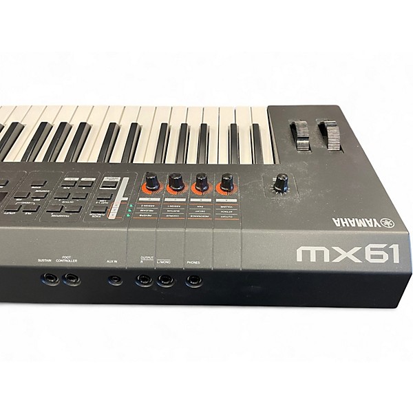 Used Yamaha MX61 61 Key Keyboard Workstation