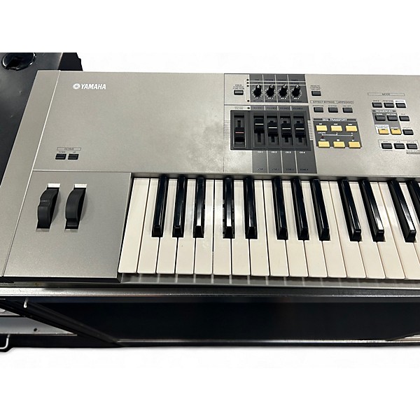 Used Yamaha Motif 7 76 Key Keyboard Workstation