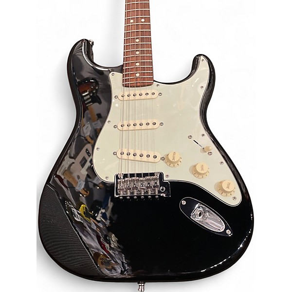 Used 2023 Fender Deluxe Players Stratocaster Black Solid Body Electric Guitar