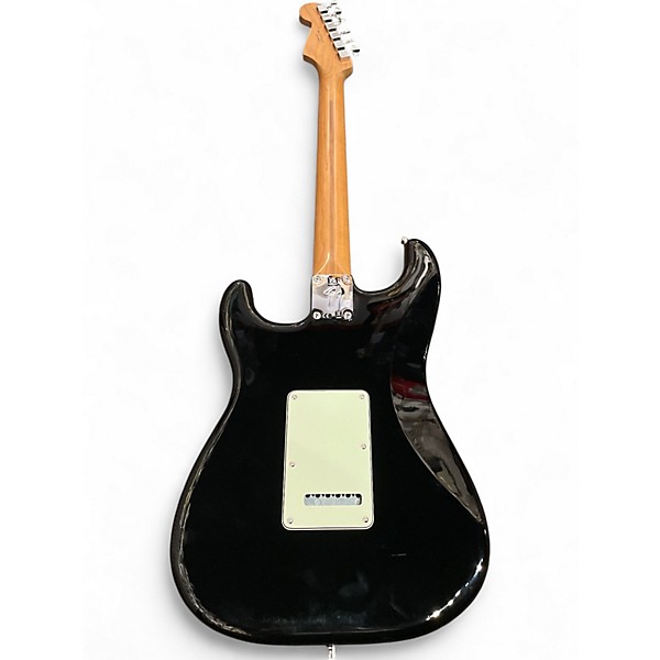 Used 2023 Fender Deluxe Players Stratocaster Black Solid Body Electric Guitar