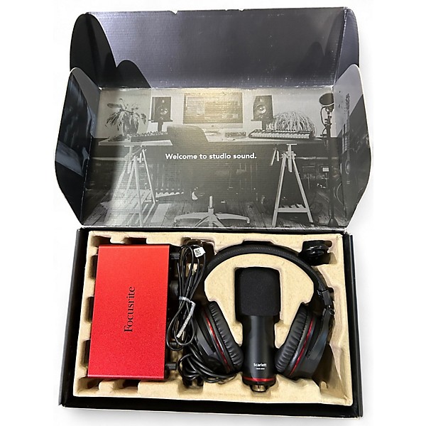 Used Focusrite 2i2 studio bundle  Audio Interface