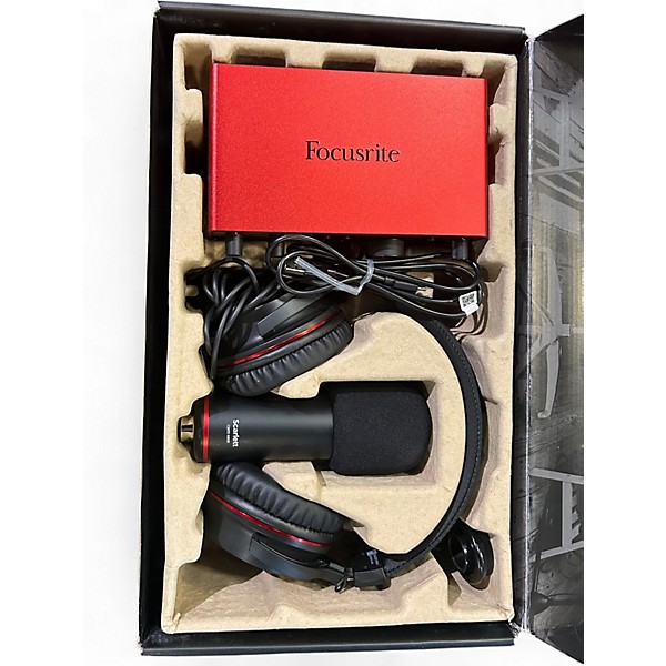Used Focusrite 2i2 studio bundle  Audio Interface