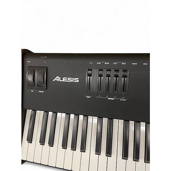 Used Alesis QS8 Keyboard Workstation
