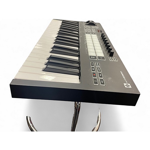 Used Novation LAUNCHKEY 37 KEY Keyboard Workstation