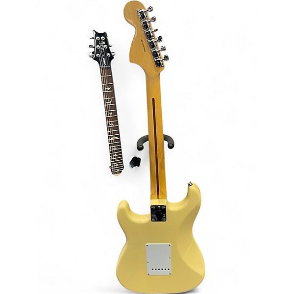 Used Fender Artist Series Yngwie Malmsteen Stratocaster Vintage White Solid Body Electric Guitar