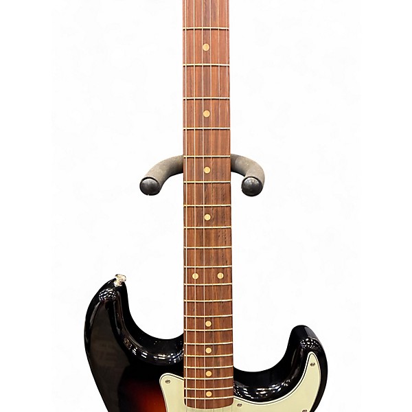 Used 2023 Fender Vintera 60s Stratocaster 3 Tone Sunburst Solid Body Electric Guitar