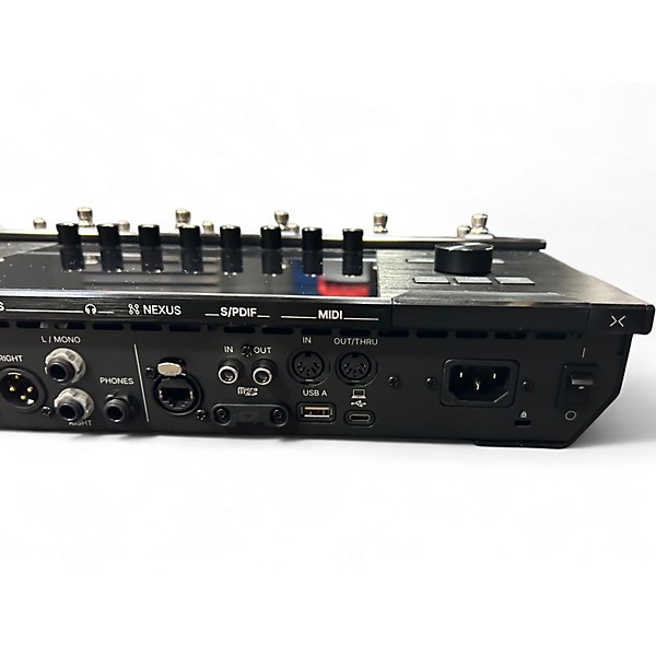 Used Line 6 helix stadium xl Effect Processor