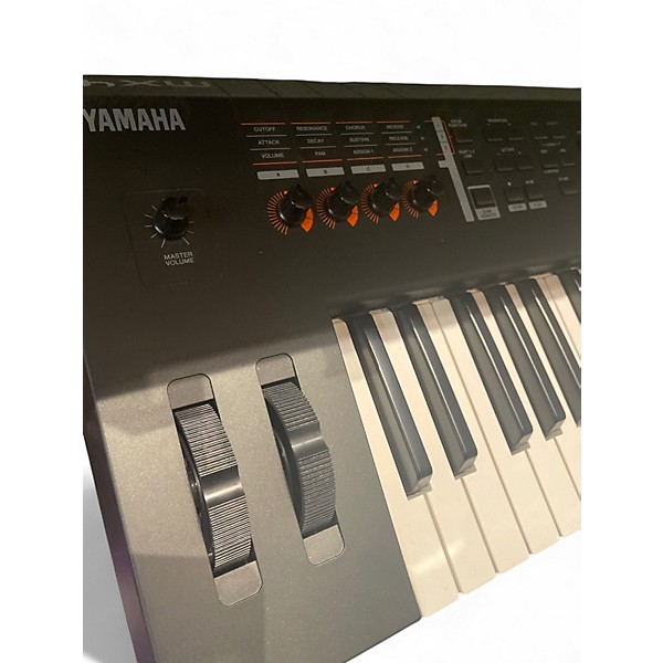 Used Yamaha MX49 49 Key Keyboard Workstation
