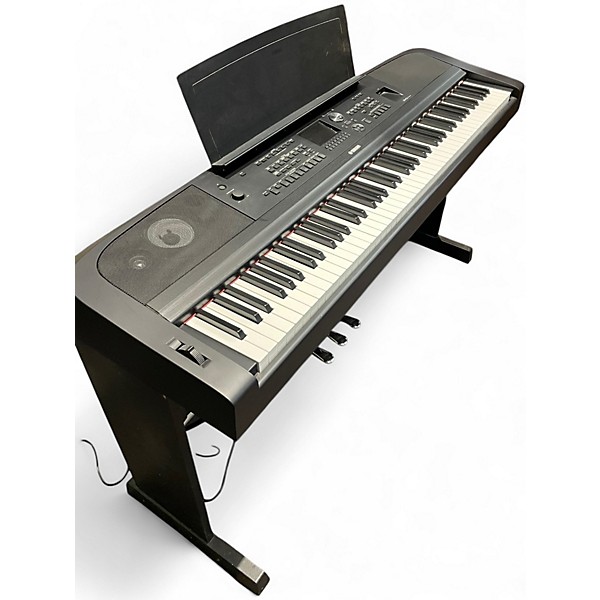 Used Yamaha DGX670 BUNDLE Keyboard Workstation