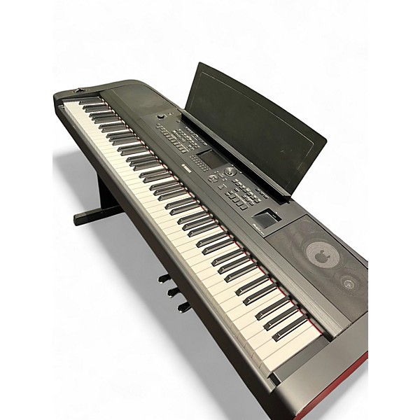 Used Yamaha DGX670 BUNDLE Keyboard Workstation