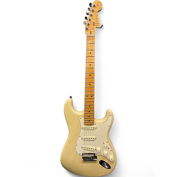 Used 2008 Fender Custom Classic Stratocaster vintage white Solid Body Electric Guitar
