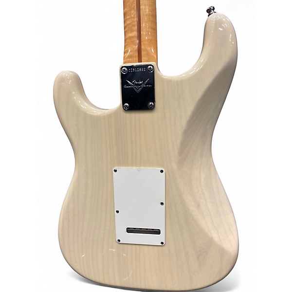 Used 2008 Fender Custom Classic Stratocaster vintage white Solid Body Electric Guitar
