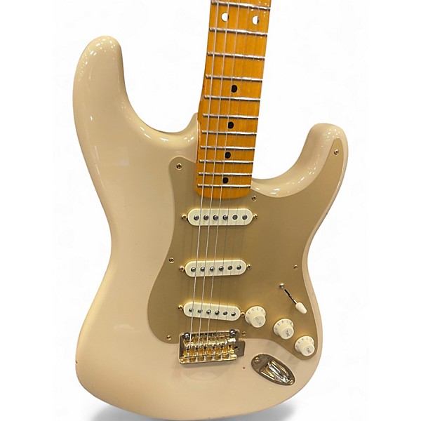 Used 2014 Fender 60th Anniversary Classic Player 1950s Stratocaster Desert Sand Solid Body Electric Guitar