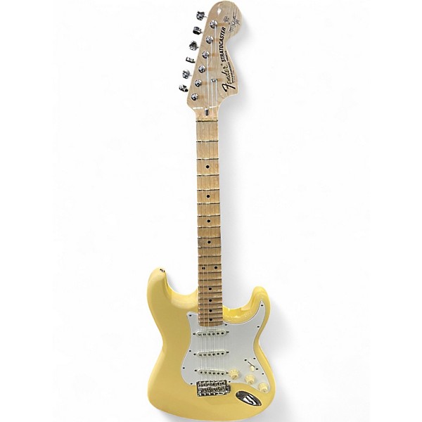 Used Fender Artist Series Yngwie Malmsteen Stratocaster Vintage White Solid Body Electric Guitar
