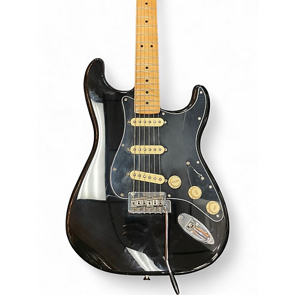 Used Fender Special Edition Player Stratocaster Black Solid Body Electric Guitar