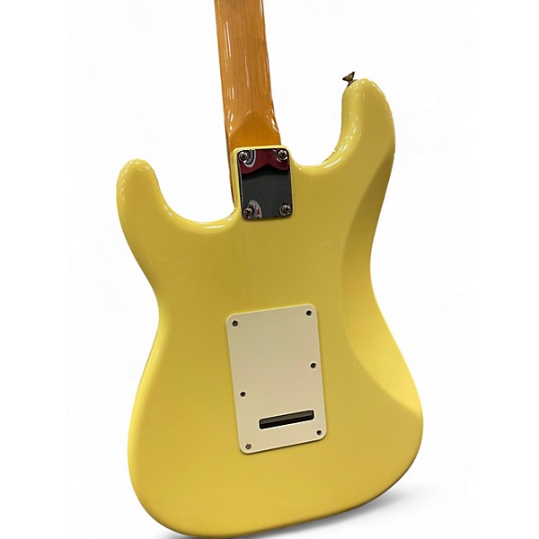 Used 2015 Fender Classic Player '60s Stratocaster Canary Diamond Solid Body Electric Guitar