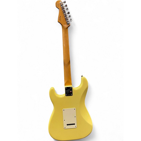 Used 2015 Fender Classic Player '60s Stratocaster Canary Diamond Solid Body Electric Guitar